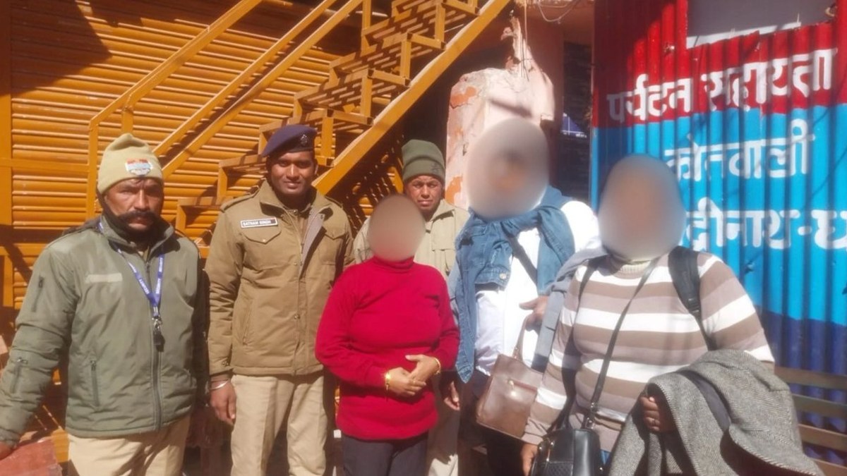 पोखरी मेले से बद्रीनाथ धाम तक चमोली पुलिस ने बिछड़ों और बीमार श्रद्धालुओं की मदद की
