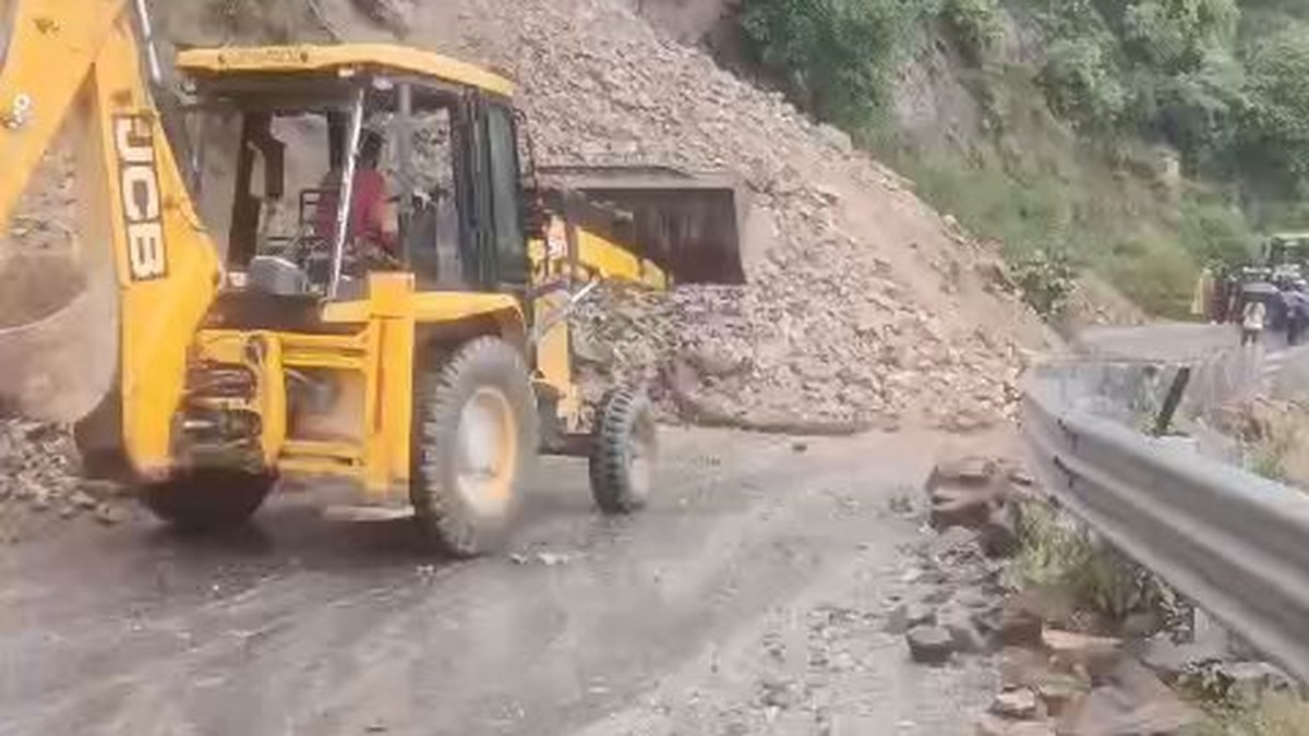 Rain slows road clearance near Khankara and Sirobagarh in Uttarakhand’s Rudraprayag district