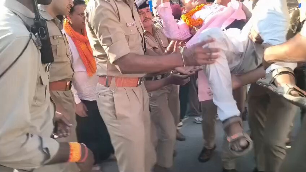 After 10-day foot march from Simli, Chamoli group reaches Dehradun seeking base hospital project