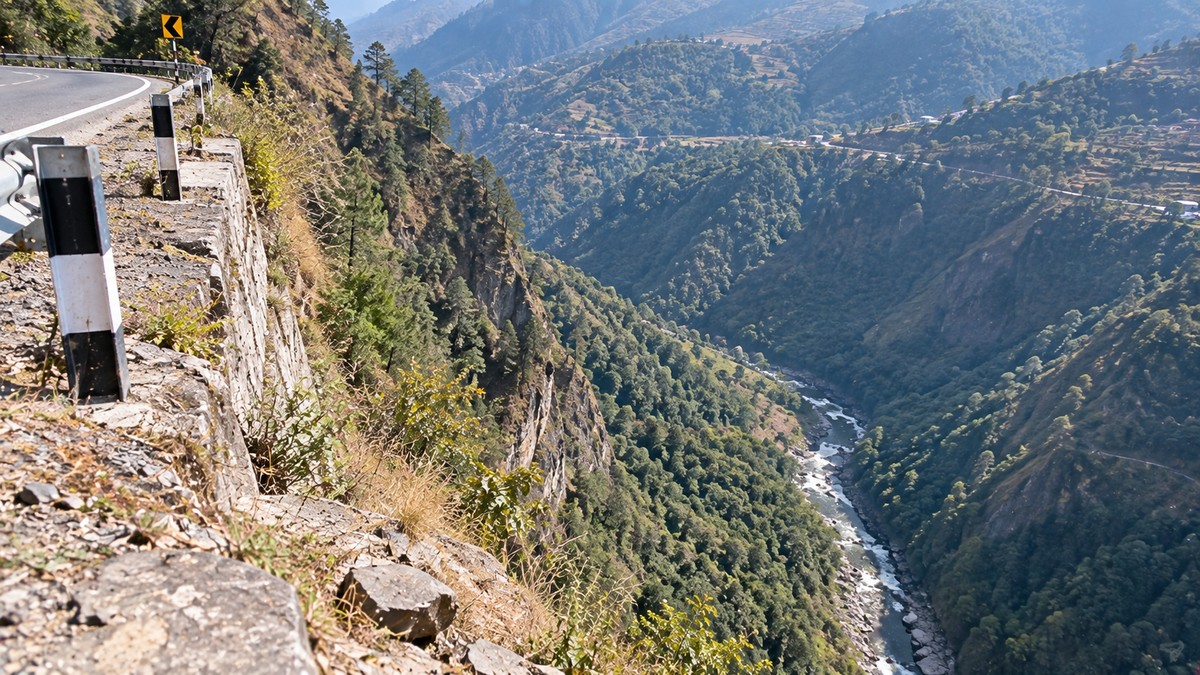 Chamoli woman dies after falling into ravine while collecting grass in Tefna