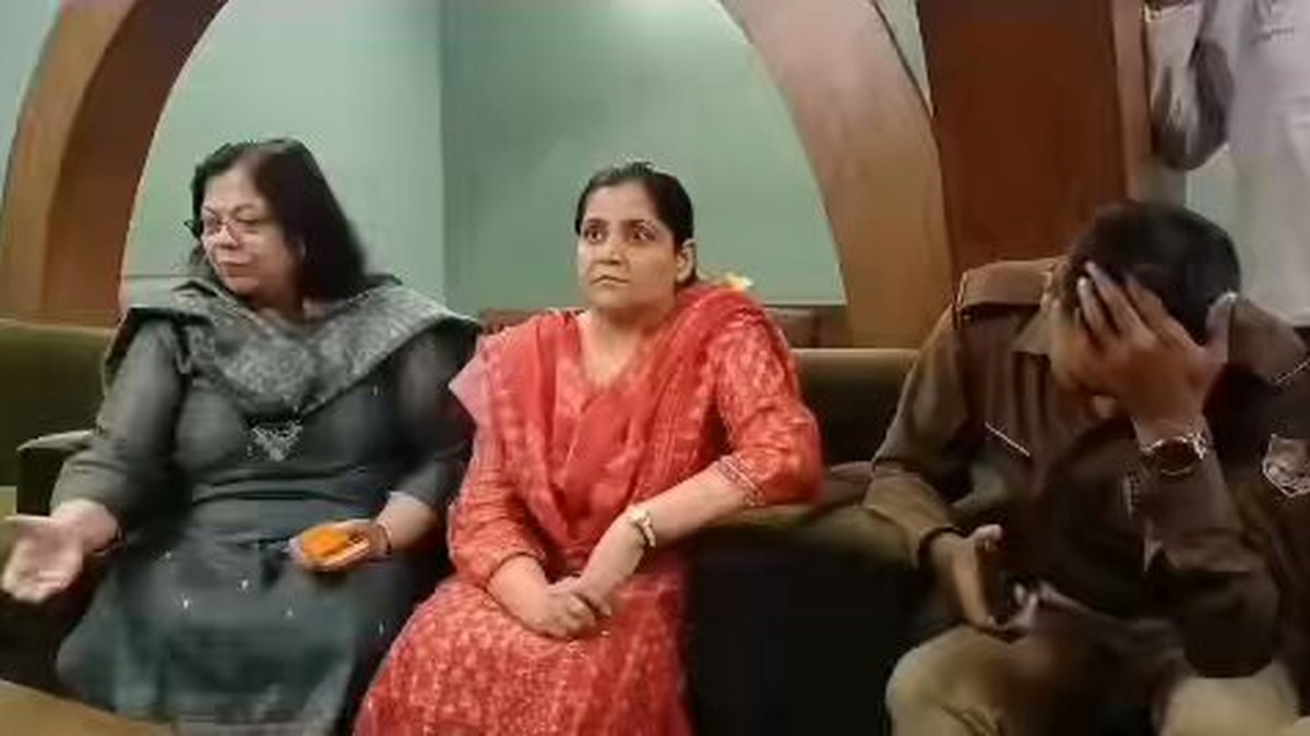 देहरादून के समर वैली स्कूल में छात्रा ने शिक्षक पर छेड़छाड़ का आरोप लगाया, परिवार ने दबाव का दावा