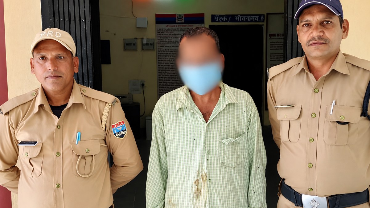 Chamoli Police arrest man after alleged drunken abuse and fighting with people in Narayanbagar03f