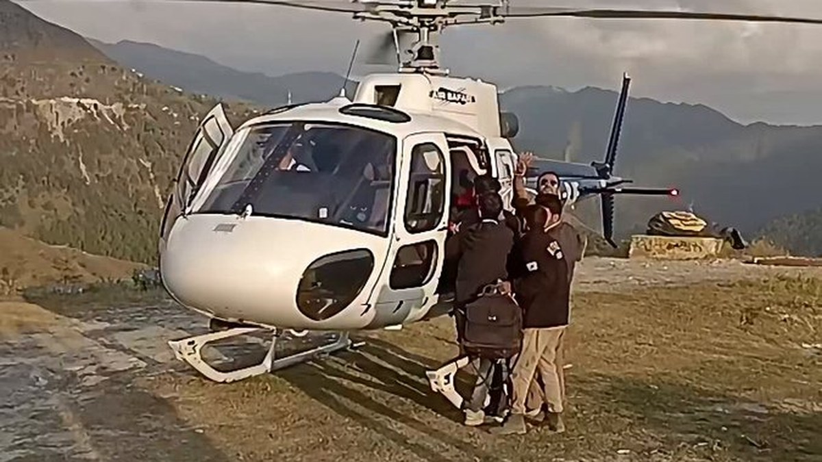 उत्तरकाशी के कफनौल गांव में भालू का हमला, रणवीर सिंह कफोला गंभीर घायल; हेलिकॉप्टर से देहरादून पहुंचे