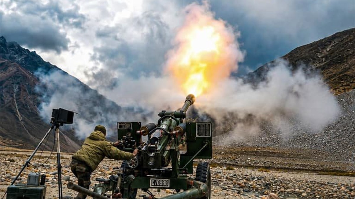 Gunners Day: Uttar Bharat commander Lt Gen DG Misra greets artillery ranks, veterans and families