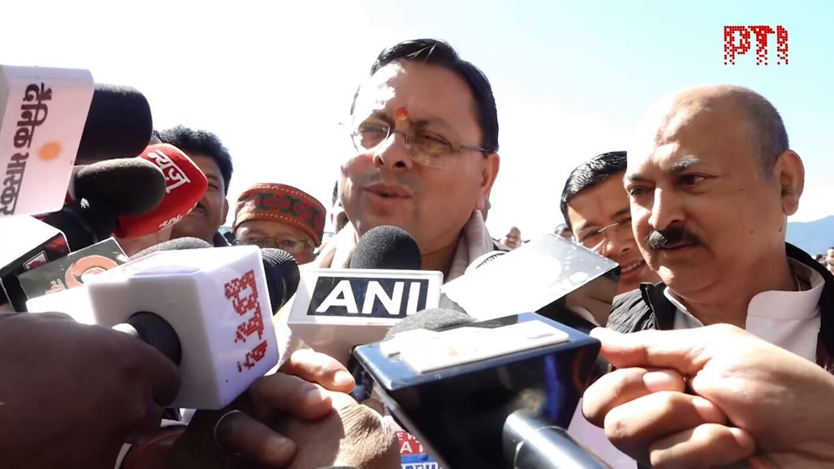 धामी बोले- योजनाओं को मिले रफ्तार, बजट की कमी नहीं होगी; विपक्ष के विरोध को बताया सकारात्मक