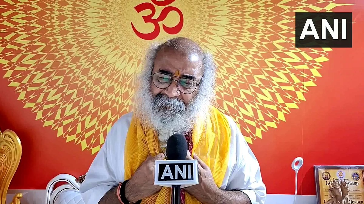 Acharya Pramod Krishnam attacks Kharge over remarks on PM Modi’s late father in Haridwar