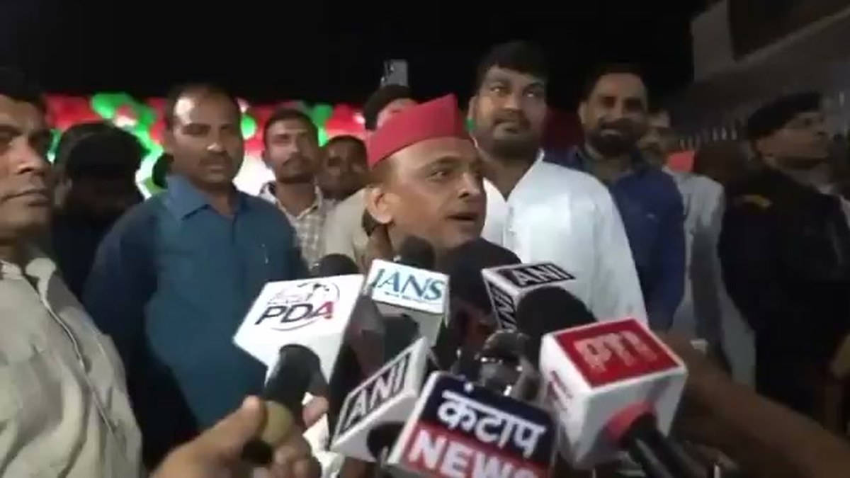 पुष्कर धामी का अखिलेश यादव पर हमला, उत्तराखंडवासियों को ‘घुसपैठिया’ कहने का लगाया आरोप