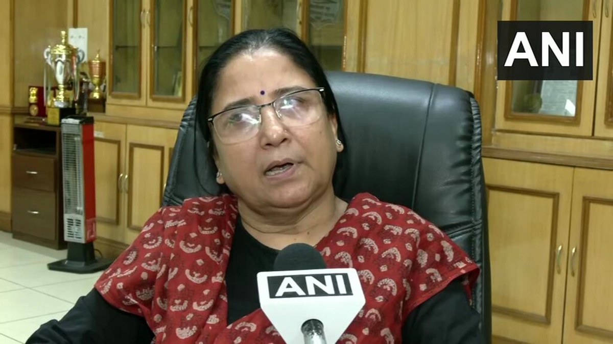 दून यूनिवर्सिटी में मेस के खाने को लेकर छात्रों का विरोध, कुलपति ने मानी गुणवत्ता की समस्या