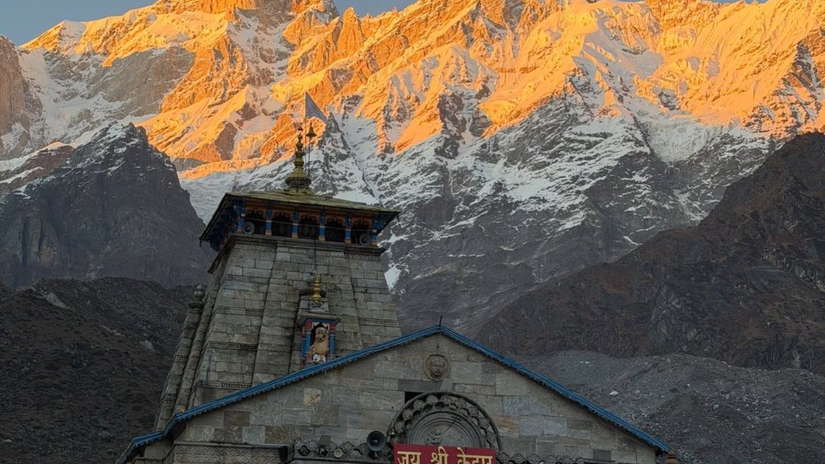 Kedarnath Dham offers sunset darshan as devotees receive warning about extreme cold