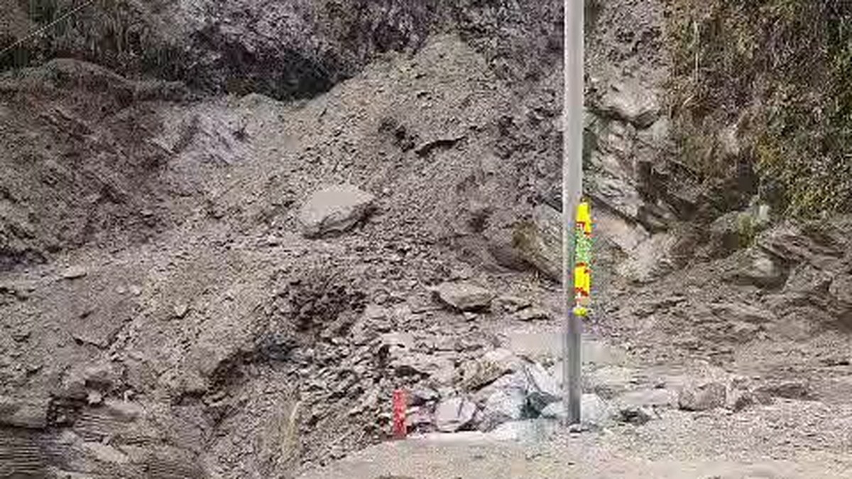 Kedarnath footpath repair underway near Chirbasa after heavy rain damages route above Gaurikund