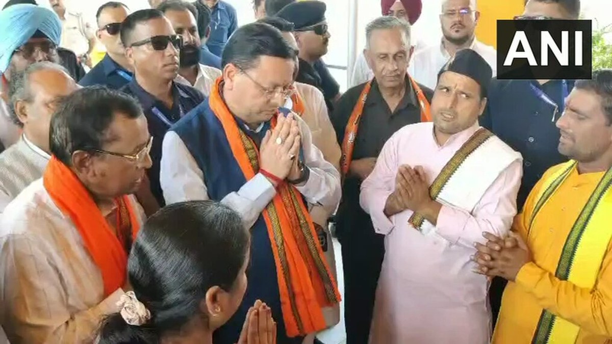 पंजाब के होशियारपुर में उत्तराखंड मुख्यमंत्री पुष्कर सिंह धामी ने पांडव सरोवर मंदिर में की पूजा-अर्च