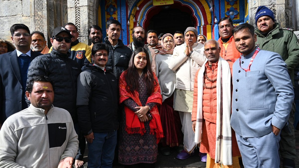 Uttarakhand Governor Dr Dhal Singh Bisen offers prayers at Kedarnath shrine