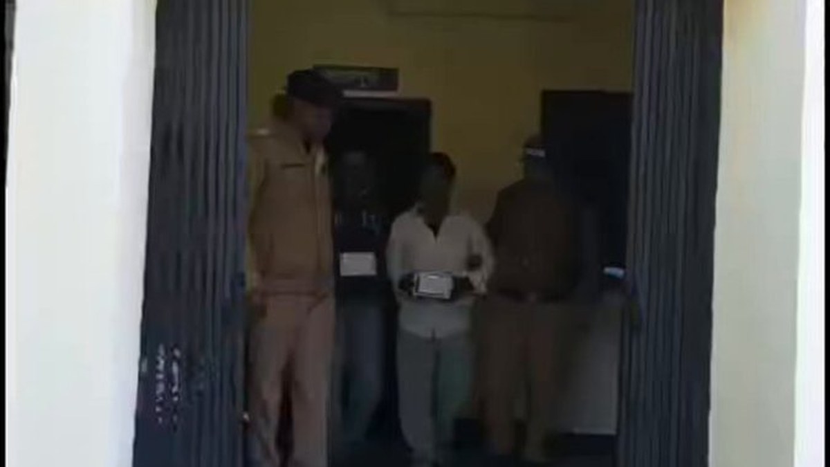 Salt police catch 2 Ramnagar men during hill cannabis search; pistol, rounds and knife seized
