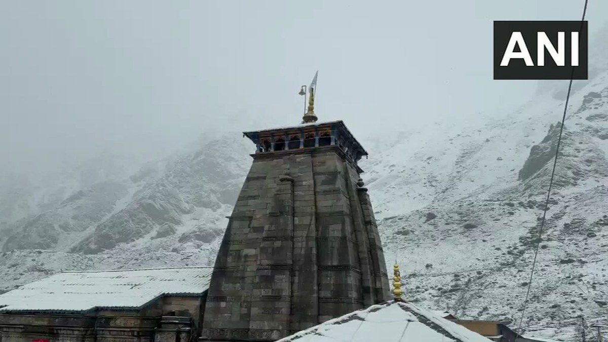 Season’s First Heavy Snowfall Covers Kedarnath as Temperatures Drop Sharply in Uttarakhand