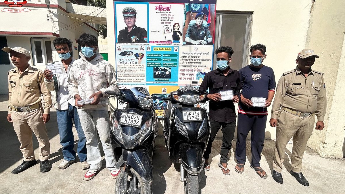 पटेलनगर में चेन स्नैचिंग का खुलासा, 4 आरोपी पुलिस की गिरफ्त में; चेन और स्कूटर बरामद