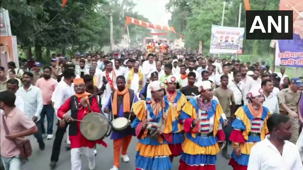 खटीमा में पुष्कर सिंह धामी का रोड शो, केंद्रीय मंत्री किरेन रिजिजू और जुएल ओराम भी मौजूद
