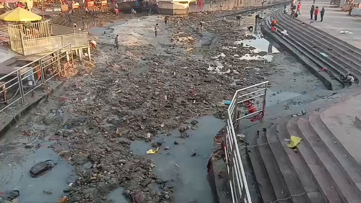 Har Ki Pauri riverbed exposed as Upper Ganga Canal shuts for Kumbh work until November 8