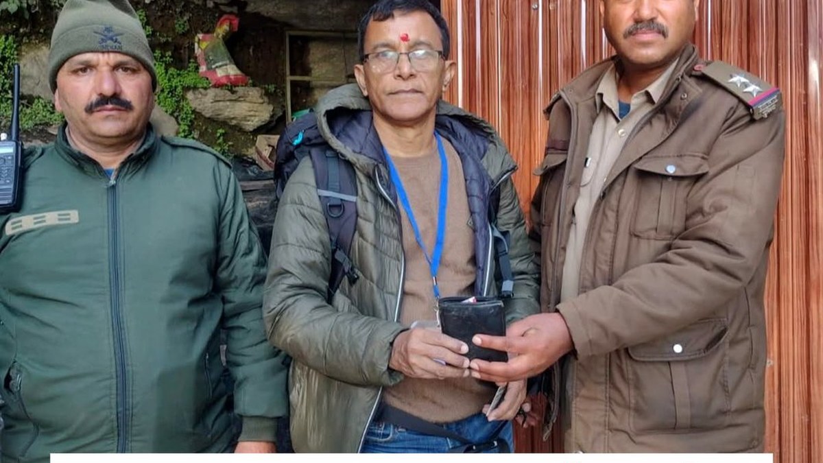 Police return Bangladeshi pilgrim’s wallet with ₹10,000 and documents near Yamunotri Dham