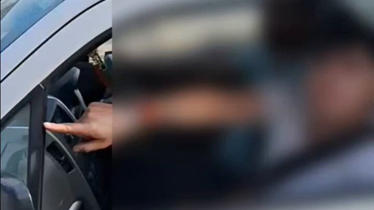 Bahadrabad Police act against drunk-driving disturbance, seize WagonR and issue challan