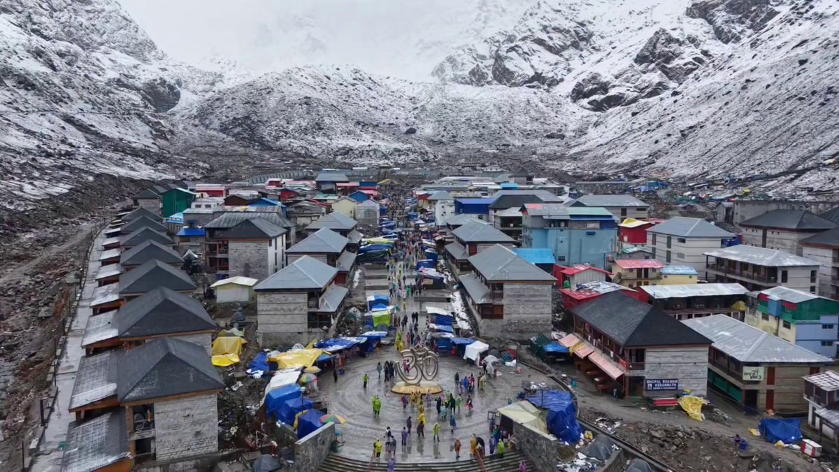 Snow blankets Kedarnath shrine as Rudraprayag Police urge pilgrims to prepare for slippery paths