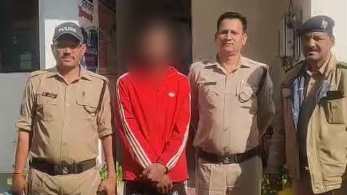 Dhaulchhina Police Arrest Abhishek Bisht in Non-Bailable Warrant Case at Badechhina Market