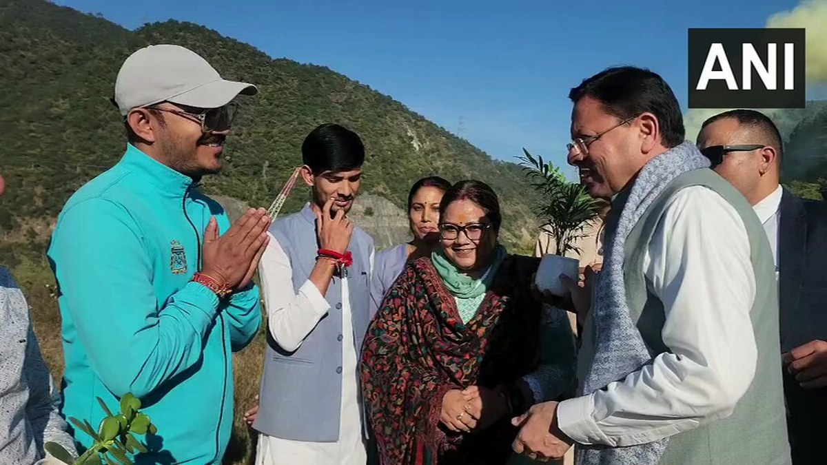 After Gairsain Assembly session, Dhami reaches Srinagar for 150-kilometer road journey to Dehradun