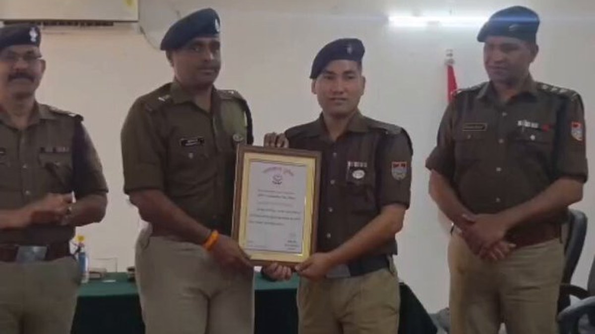 एसएसपी मंजूनाथ टीसी ने 3 अग्निशमन-पुलिसकर्मियों और 33 पुलिसकर्मियों को किया सम्मानित