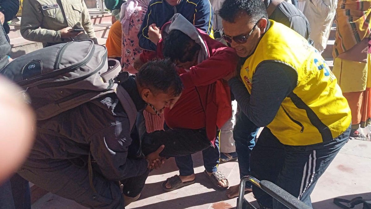SDRF rushes unconscious 64-year-old pilgrim from Gangotri Dham bathing ghat to health centre