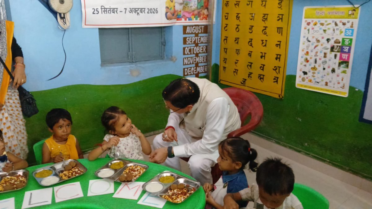 खटीमा के आंगन मिलन कार्यक्रम में सीएम धामी ने 10 गर्भवती महिलाओं को बांटी पौष्टिक आहार किट