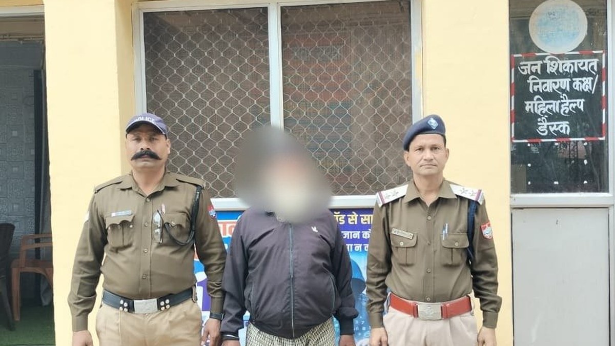 2 मामलों में लंबे समय से फरार वारंटी अभियुक्त दर्शन सिंह खटीमा स्थित घर से गिरफ्तार
