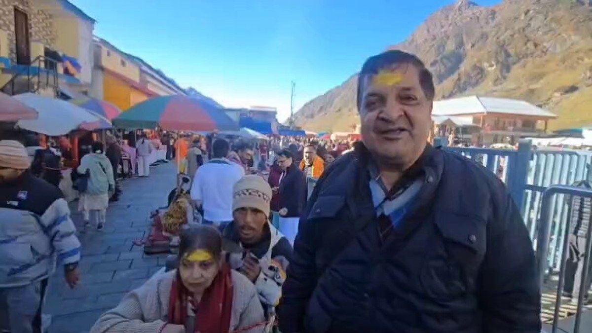 Rudraprayag women firefighters guide -surgery pilgrim to Kedarnath temple through heavy crowd