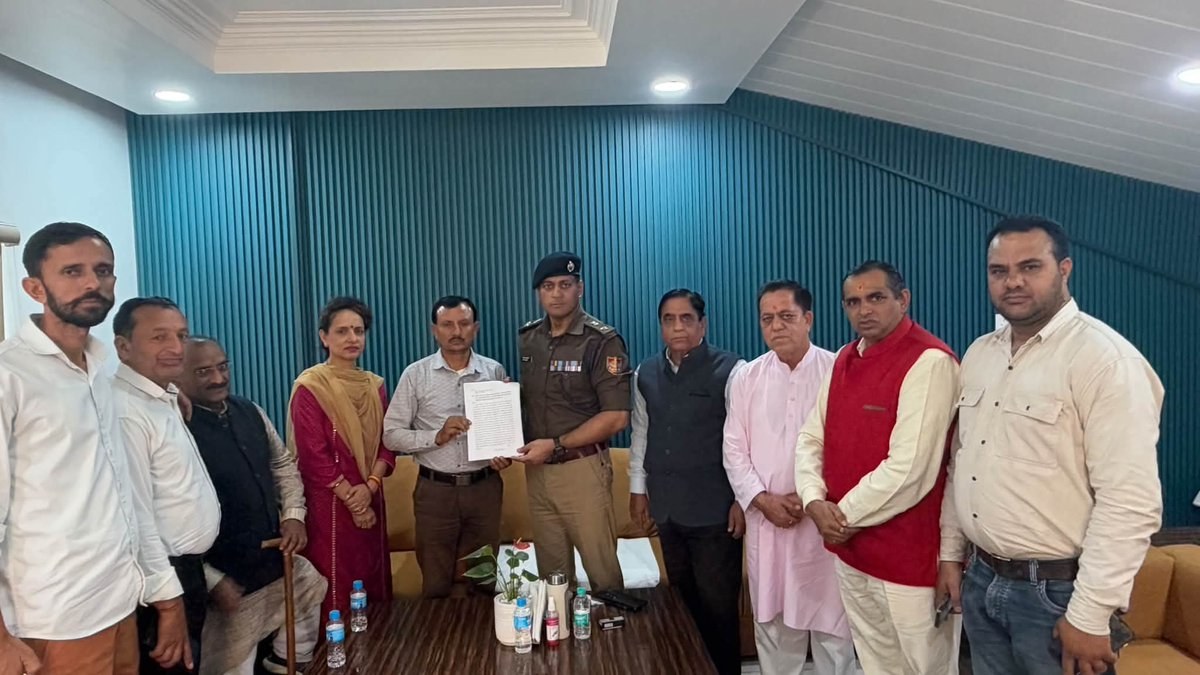 देहरादून में लाइनमैन का आरोप- बेटियों को कांग्रेस में भेजने का दबाव, इनकार पर जान से मारने की धमकी