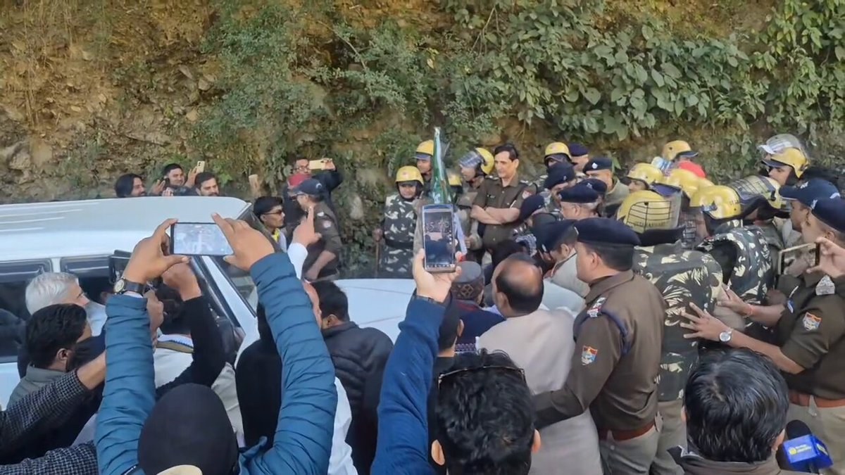 Police stop UKD march near Simli Bend as Uttarakhand Assembly session begins in Bhararisain