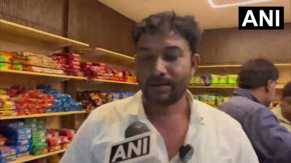 पौड़ी गढ़वाल में भूकंप के दौरान दुकान का सामान गिरा, स्थानीय लोग बाहर निकले