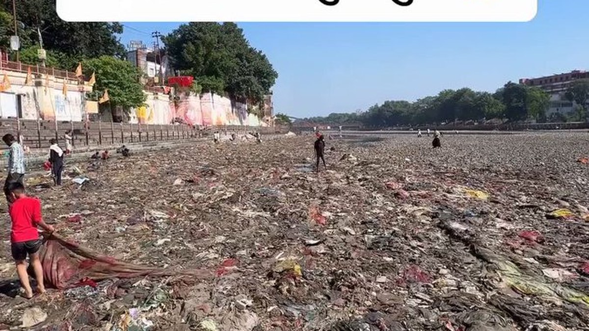 Haridwar’s Upper Ganga Canal Reveals Plastic, Clothes and Idols During Annual Maintenance