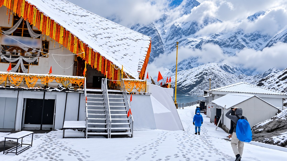 हेमकुंड साहिब में ताजा बर्फबारी, उत्तराखंड के कुछ हिस्सों में 2 दिन भारी बारिश का अलर्ट
