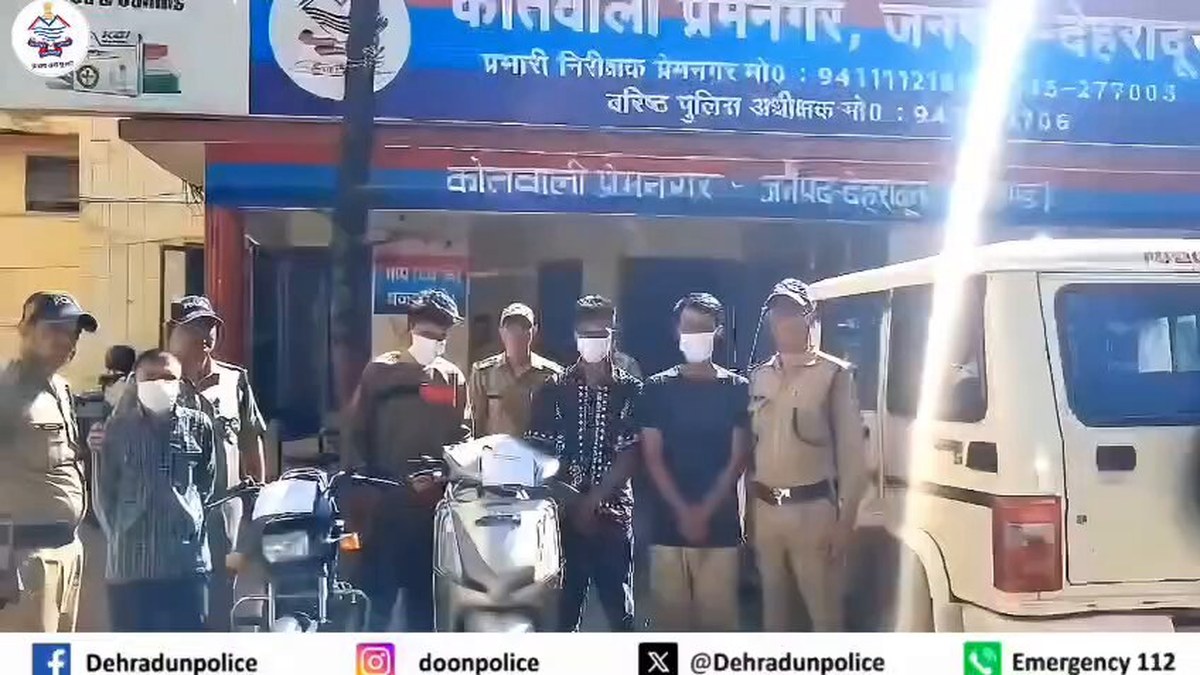 Dehradun Police crack separate vehicle theft cases, catch 4 suspects and recover 2 2-wheelers