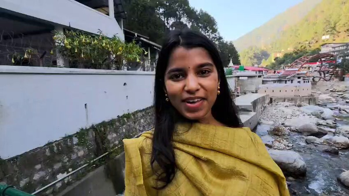 Folk singer Maithili Thakur visits Kainchi Dham, praises police for traffic and shuttle services