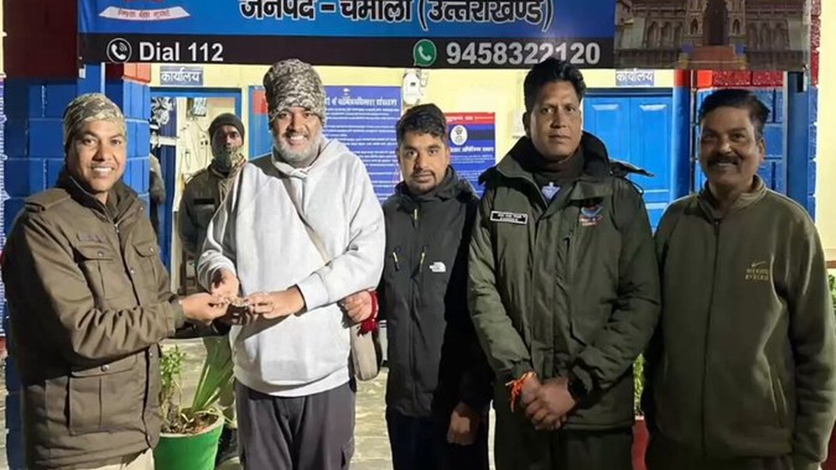 Badrinath police return pilgrim’s lost bracelet worth 6.5 lakh after temple-town search