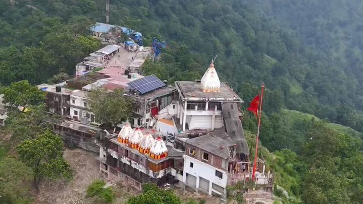 Haridwar Police Welcomes Devotees on Third Day of Sharadiya Navratri