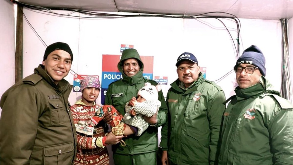 Chamoli Police reunite 2 children with families after they become separated at Badrinath Dham