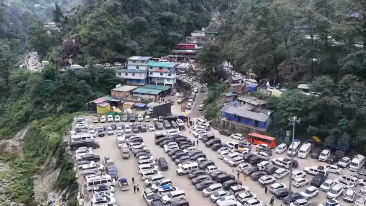 Weekend rush fills Sitapur and Sonprayag parking as Kedarnath pilgrim numbers may rise again